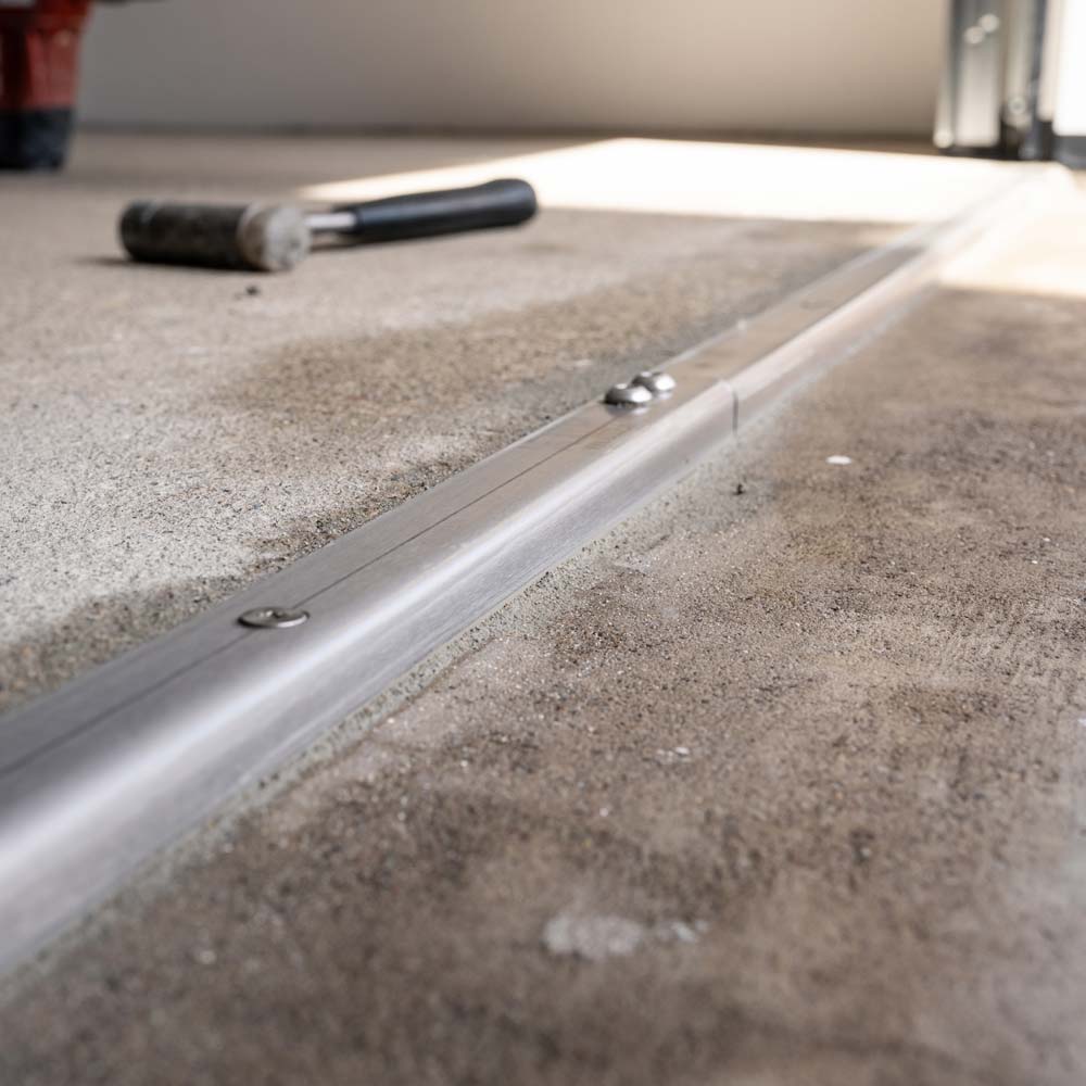 4DOOR Bodenschienen 2 teilig aus Edelstahl, 2185 mm für Schwing- & Sektionaltore BILD 1
